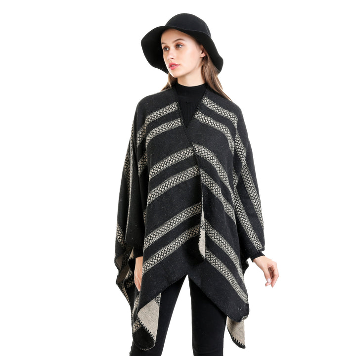 Damen Oversize-Ruana mit grafischen Längs‑Jacquardstreifen und offenem Kimono‑Fall Echo Archiv