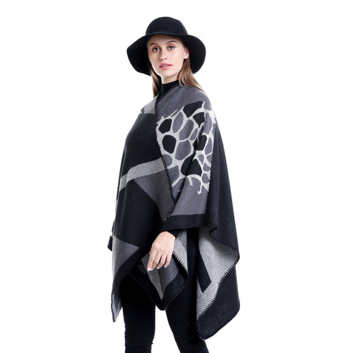 Damen Ruana-Überwurf mit geometrisch-animalischem Jacquard und Ziernaht – Célinea