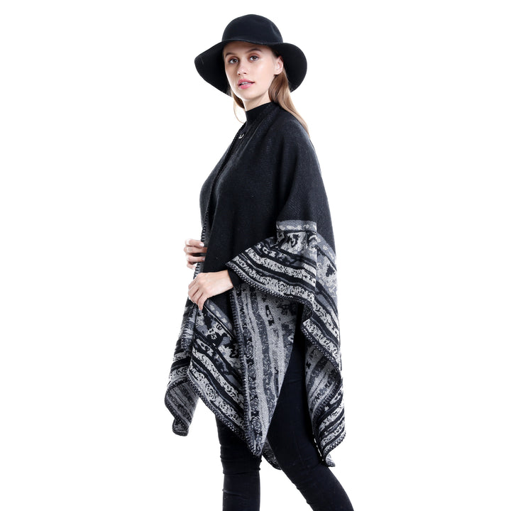 Damen Weichfallende Oversize-Ruana im Umhangstil mit ornamentaler Bordüre Echo Archiv