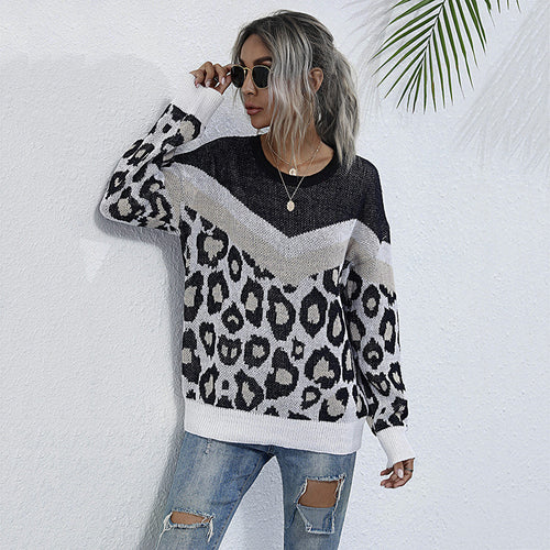 Damen Oversize Strickpullover mit Leopardenjacquard und kontrastierender V‑Blende Echoarchiv