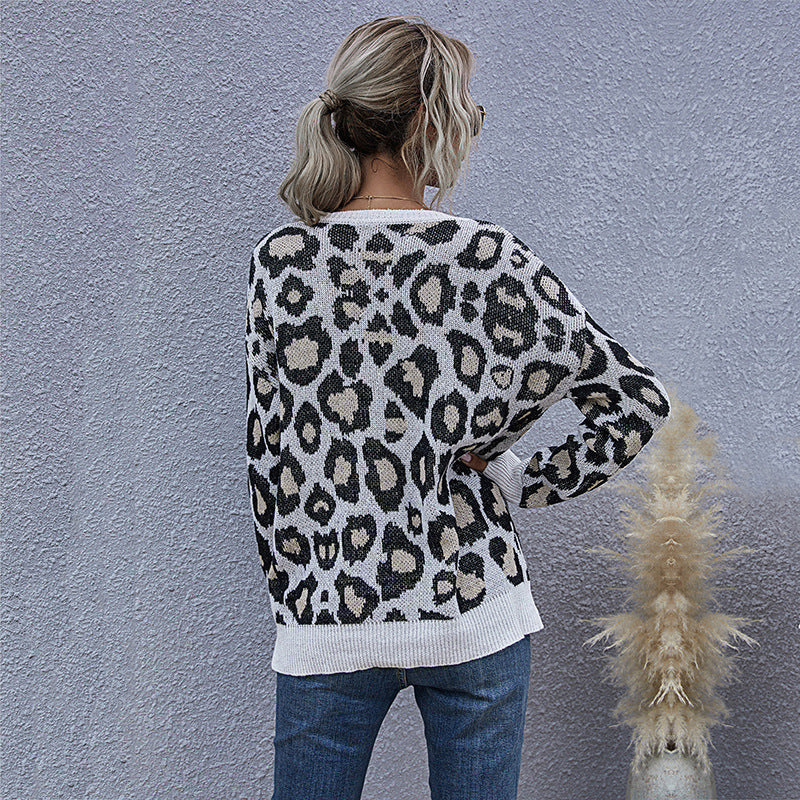 Damen Grobgestrickter V-Neck Pullover mit Oversize‑Silhouette und Statement‑Leoprint Echoarchiv
