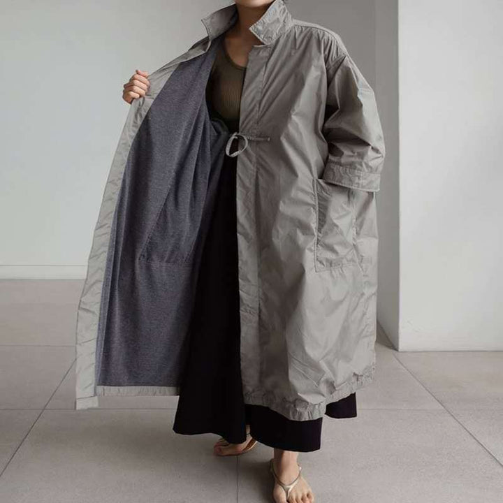 Damen Longline-Parka im leichten Windbreaker-Stil mit innenliegendem Futter, Tunnelzug und Pattentaschen – Célinea