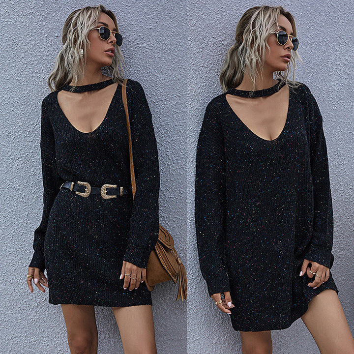 Damen Figurbetontes kurzes Strickkleid mit Choker‑Ausschnitt, V‑Dekolleté und Glitzerstruktur Echoarchiv