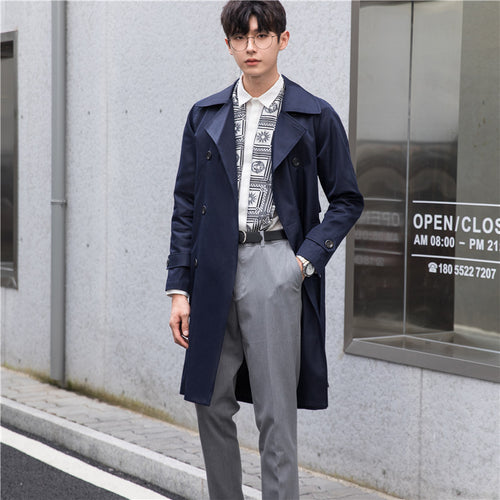 Herren Trenchcoat mit Doppelreiher und tailliertem Schnitt Echoarchiv