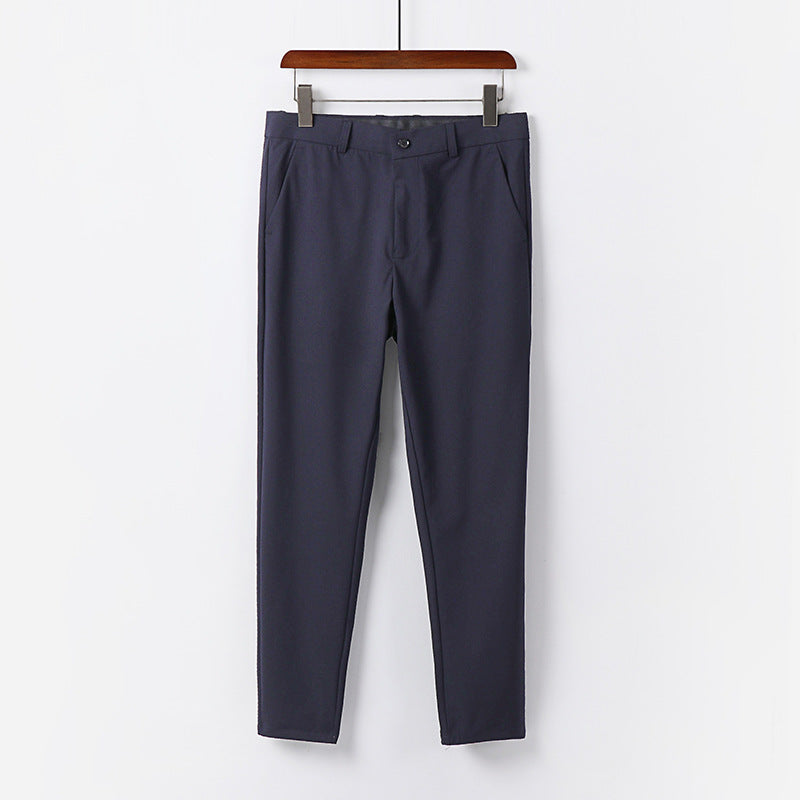 Herren Schmale Chino-Hose aus Stretch-Baumwollmix mit schmalem Bein und Bundfalten Echoarchiv
