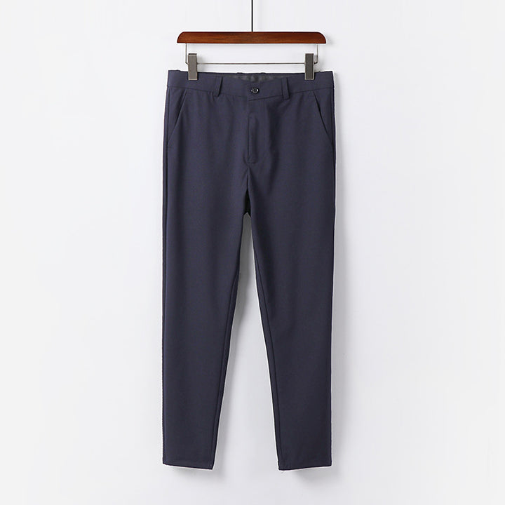 Herren Schmale Chino-Hose aus Stretch-Baumwollmix mit schmalem Bein und Bundfalten Echoarchiv