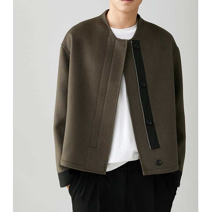 Herren Kurzjacke im Boxy-Schnitt aus Wollmix mit asymmetrischer Reißverschluss- und Knopfblende Echoarchiv