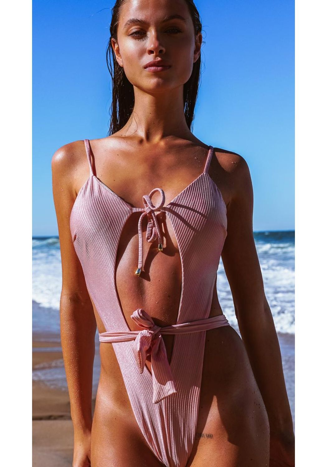 Damen Einteiler Badeanzug mit raffinierten Cut-Outs und eleganter Schnürung Echo Archiv