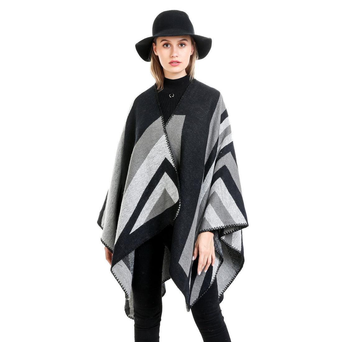 Damen Oversize-Ruana mit grafischem Blockmuster und dekorativer Kettelnaht – Célinea