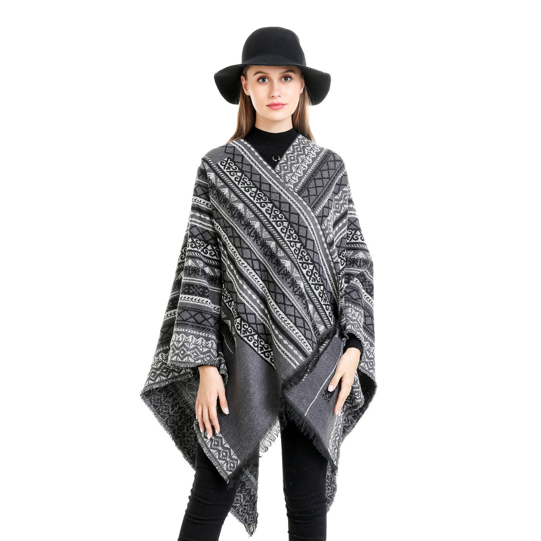 Damen Ruana-Poncho im kastigen Kimono-Fall mit feiner Jacquard‑Webstruktur und Fransensaum Echo Archiv
