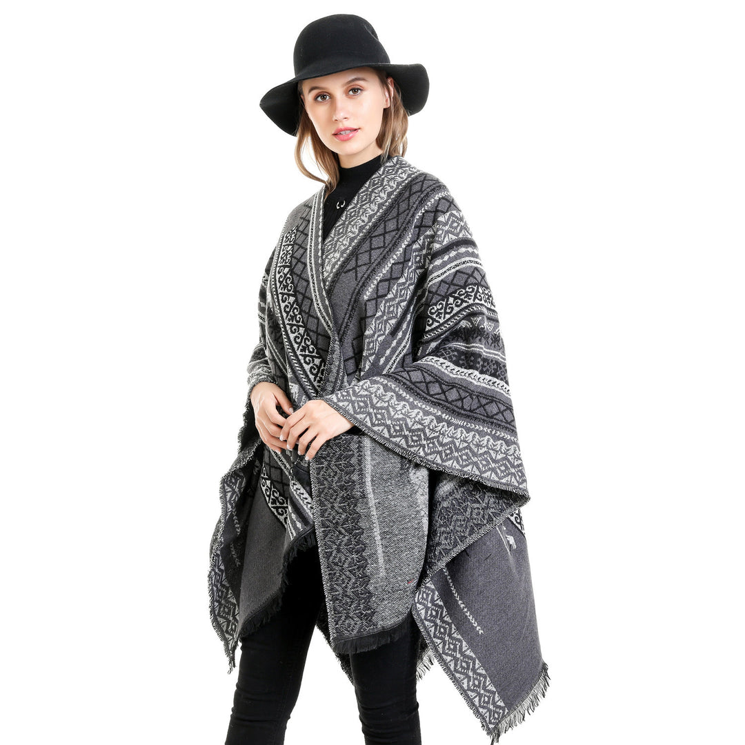 Damen Ruana-Poncho im kastigen Kimono-Fall mit feiner Jacquard‑Webstruktur und Fransensaum Echo Archiv