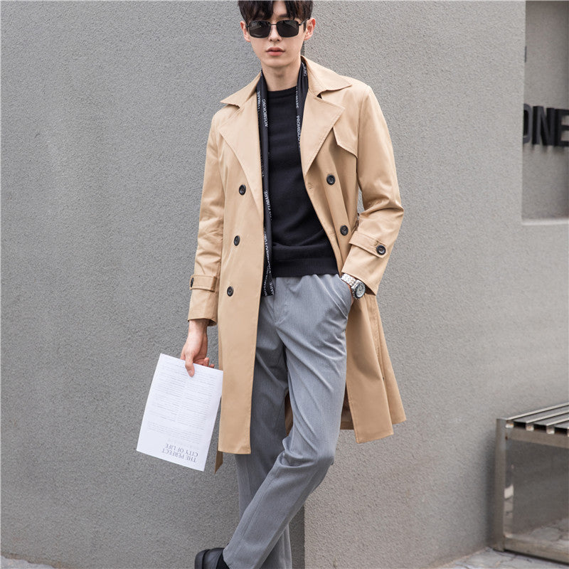 Herren Eleganter taillierter Trenchcoat mit doppelter Knopfleiste und Bindegürtel Echoarchiv