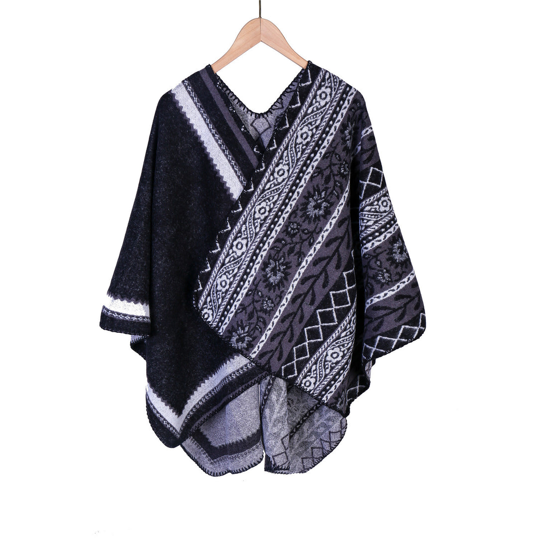 Damen Oversize-Ruana-Poncho mit Ornament-Jacquard und gehäkelter Kettelnaht Echo Archiv