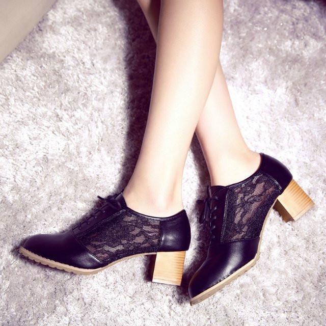Echoarchiv | Schnürschuhe mit Mesh-Absatz