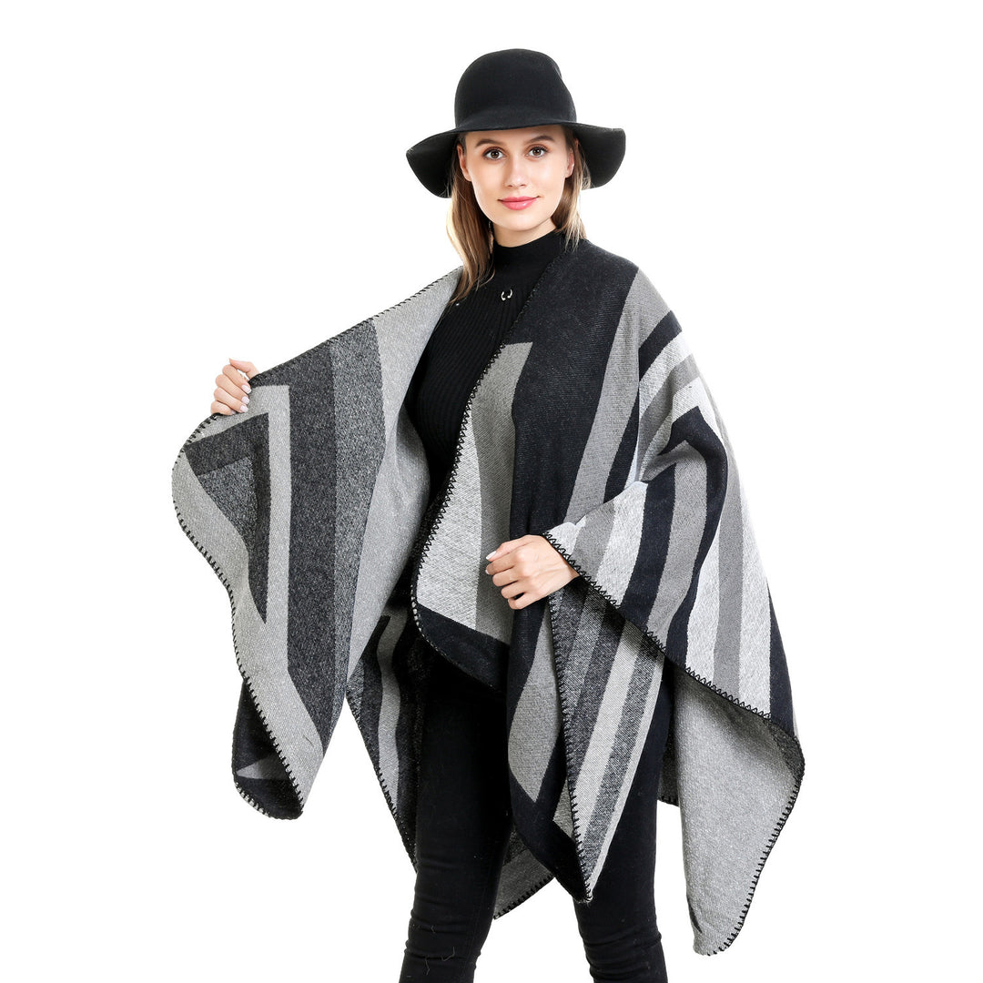Damen Oversize-Ruana mit grafischem Blockmuster und dekorativer Kettelnaht Echo Archiv