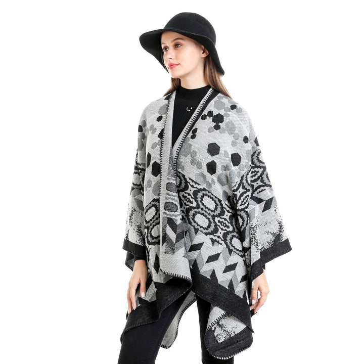 Damen Gemusterter Jacquard-Ruana-Überwurf mit V-Ausschnitt und Kettelnaht Echo Archiv