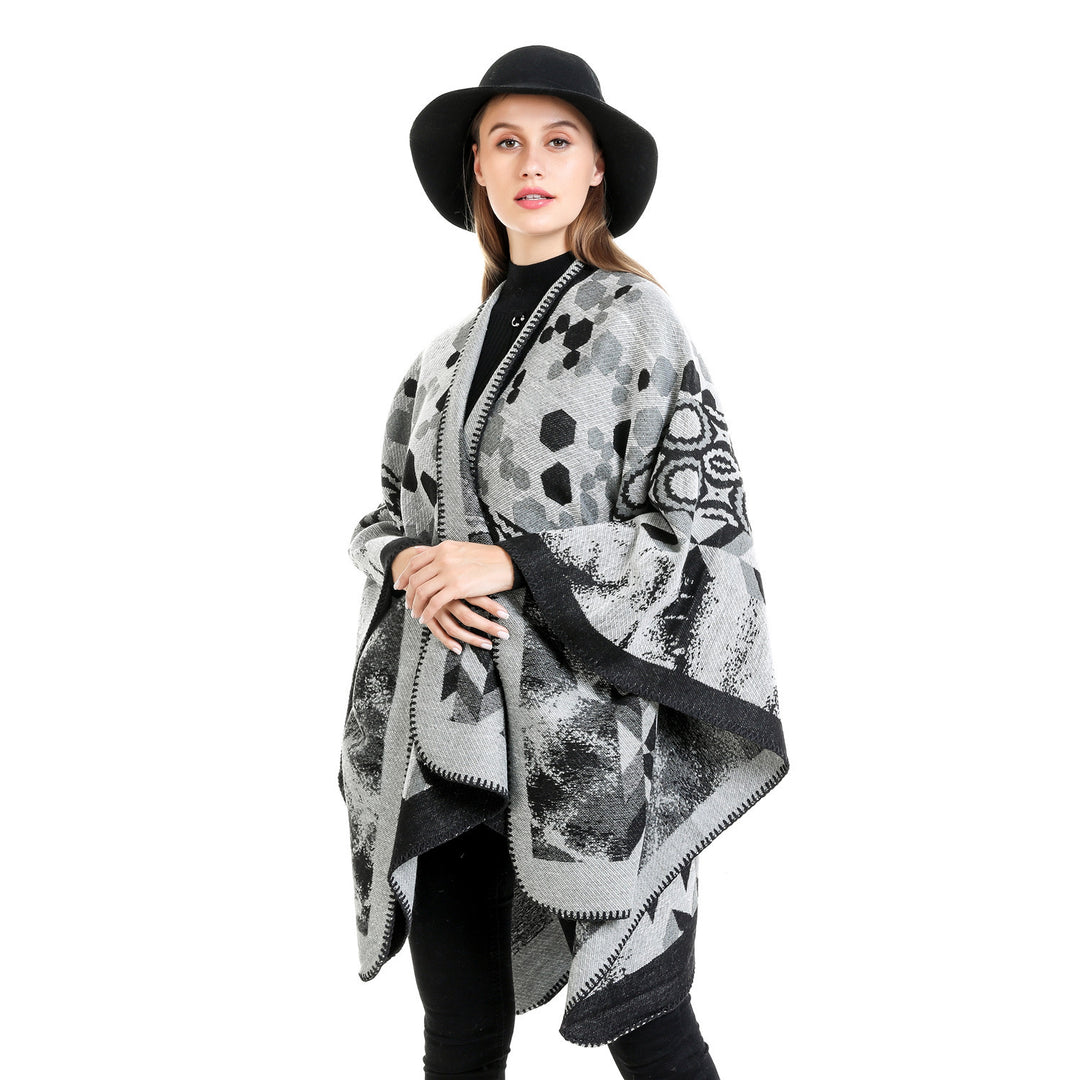 Damen Gemusterter Jacquard-Ruana-Überwurf mit V-Ausschnitt und Kettelnaht Echo Archiv