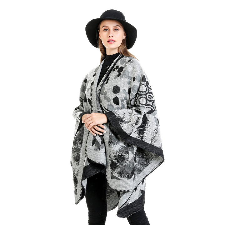 Damen Gemusterter Jacquard-Ruana-Überwurf mit V-Ausschnitt und Kettelnaht Echo Archiv