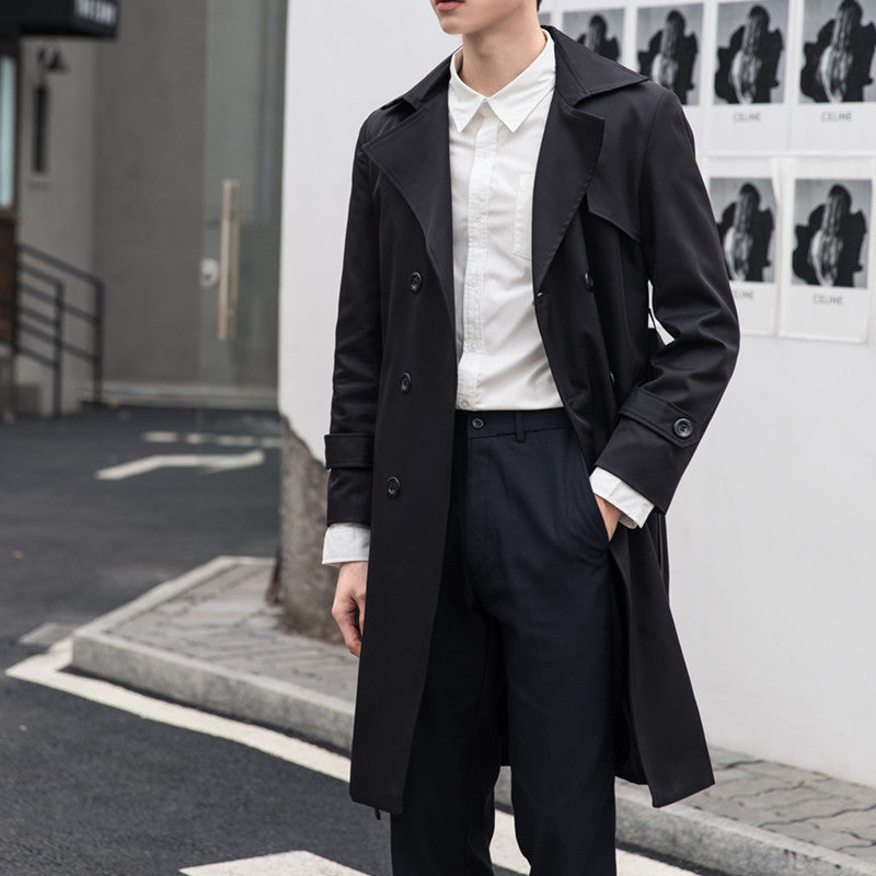 Herren Eleganter taillierter Trenchcoat mit doppelter Knopfleiste und Bindegürtel Echoarchiv