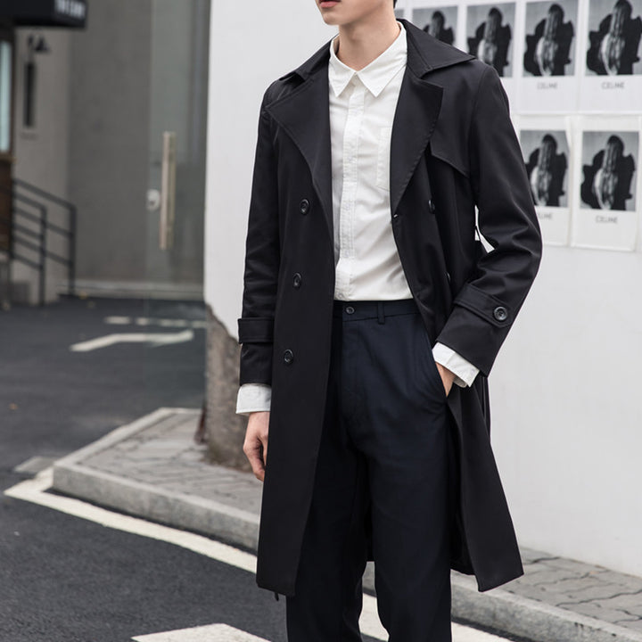 Herren Eleganter taillierter Trenchcoat mit doppelter Knopfleiste und Bindegürtel Echoarchiv