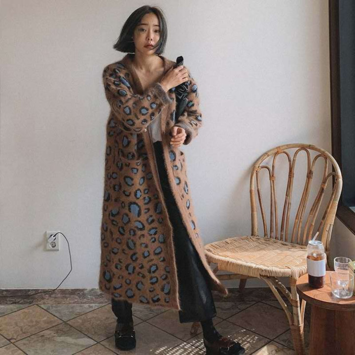 Damen Maximaler Oversize-Longcardigan aus Mohair-Optik mit Leopardenmuster und Eingrifftaschen – Veloura