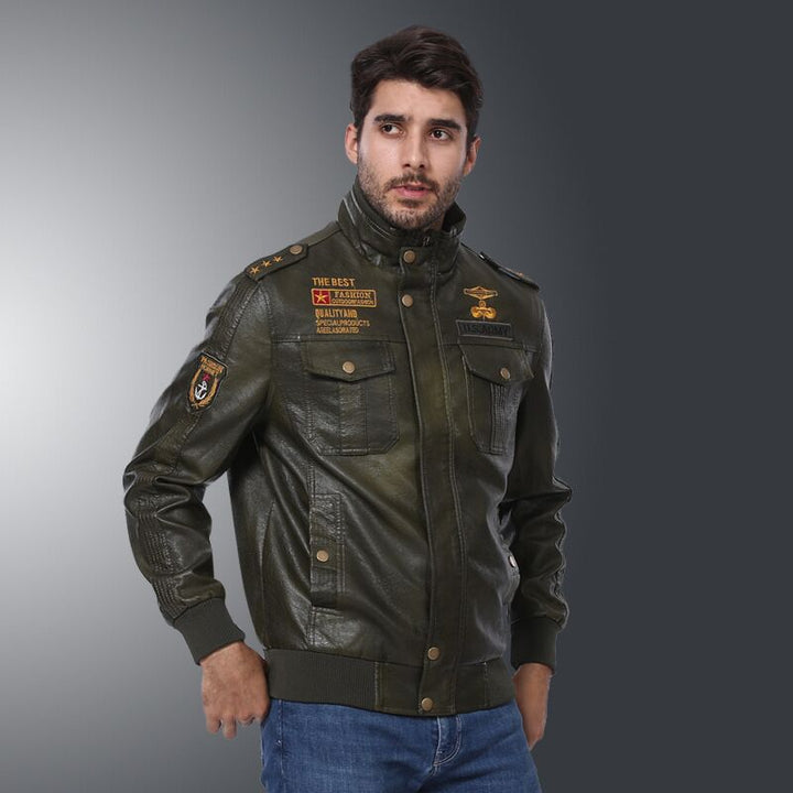 Herren Vintage Lederjacke mit dekorativen Military-Patches Echoarchiv