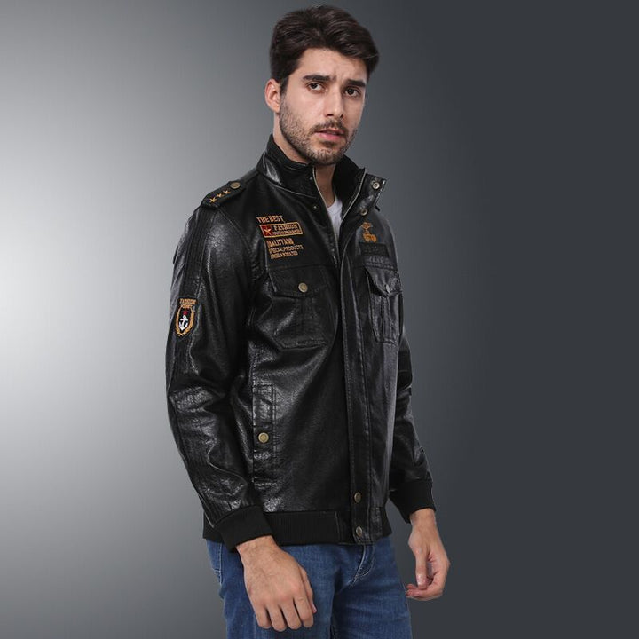 Herren Vintage Lederjacke mit dekorativen Military-Patches Echoarchiv