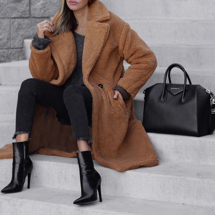 Damen nan langer Teddy-Mantel mit großem Reverskragen, doppelseitiger Knopfleiste und praktischen Eingrifftaschen Echo Archiv