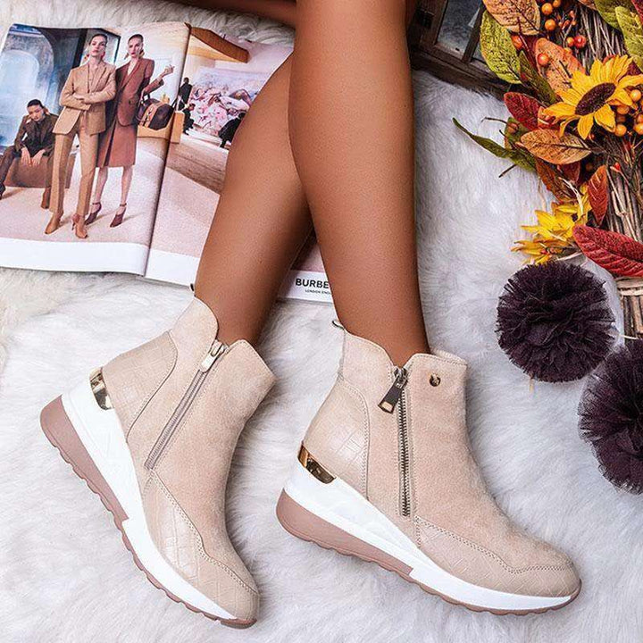 Damen Sportliche Keilabsatz-Sneaker-Stiefelette mit Kroko-Prägung und seitlichem Reißverschluss – Névara