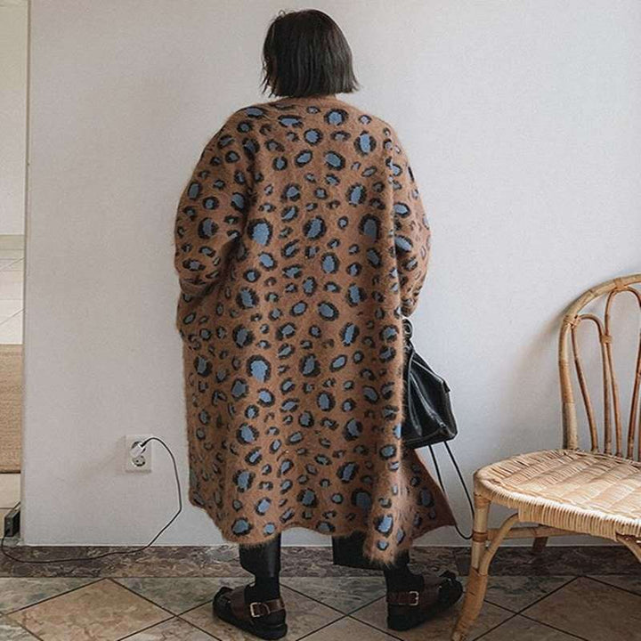 Damen Maximaler Oversize-Longcardigan aus Mohair-Optik mit Leopardenmuster und Eingrifftaschen – Veloura