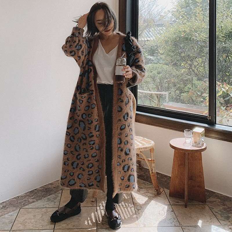Damen Maximaler Oversize-Longcardigan aus Mohair-Optik mit Leopardenmuster und Eingrifftaschen – Veloura