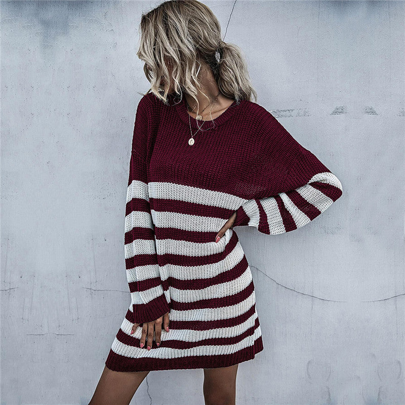 Damen Gestreiftes Strickmidikleid mit Oversize-Passform, Raglanärmeln und gerippten Abschlüssen Echoarchiv