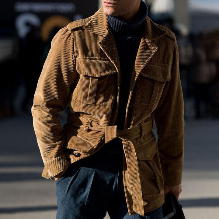 Herren modische Cordjacke mit praktischen Taschen und Taillengürtel Echoarchiv