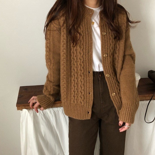 Damen Kuscheliger Zopfmuster-Cardigan aus Mohair‑Optik mit geripptem Saum und dekorativen Knöpfen Echoarchiv