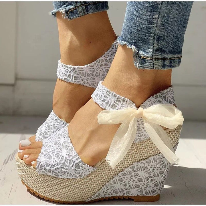 Damen nan romantische Spitzen-Keilabsatzsandalen mit Bast-Plateau und Zierschleife Echo Archiv