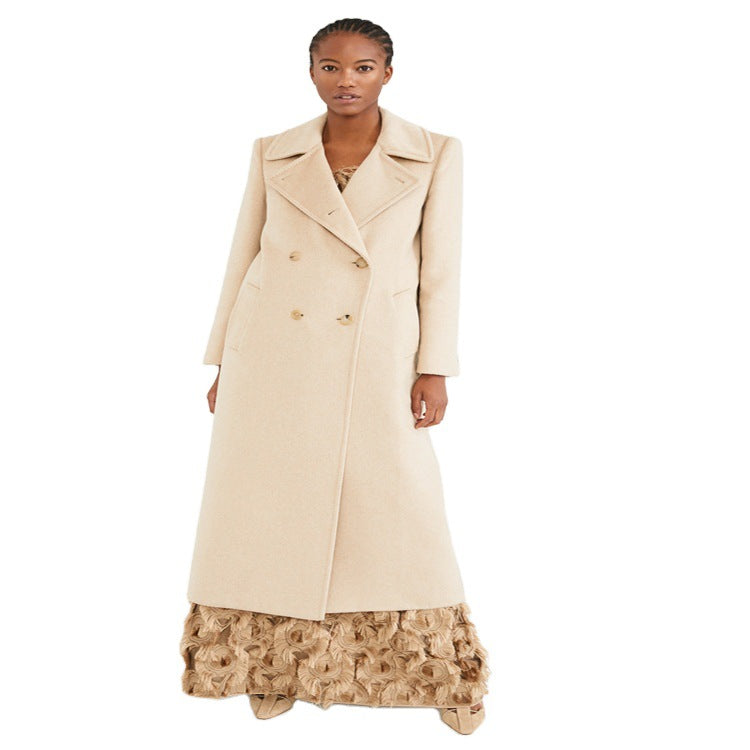 Damen Maxikleid mit dreidimensionaler Rosettenstruktur und feinem Ledergürtel Echoarchiv