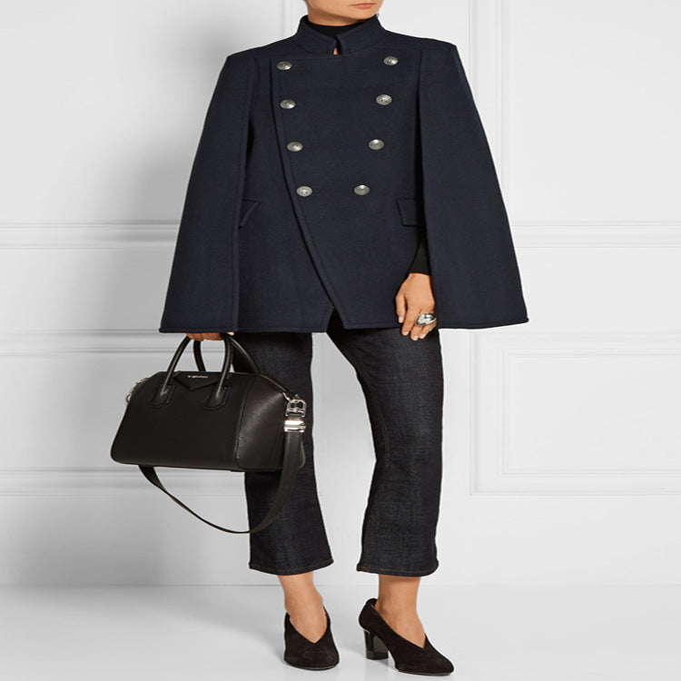 Damen Kurzer Cape-Mantel im Military‑Stil mit Doppelreihe und Stehkragen Echoarchiv