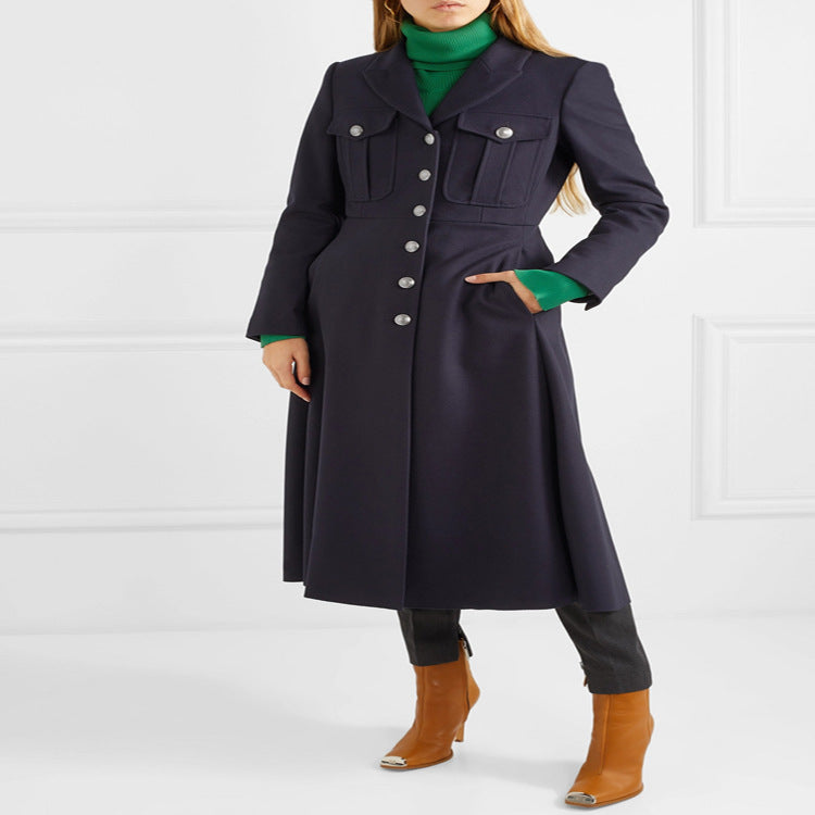 Damen Militärischer Longcoat aus Wollmix mit markanter Knopfleiste und Pattentaschen Echoarchiv