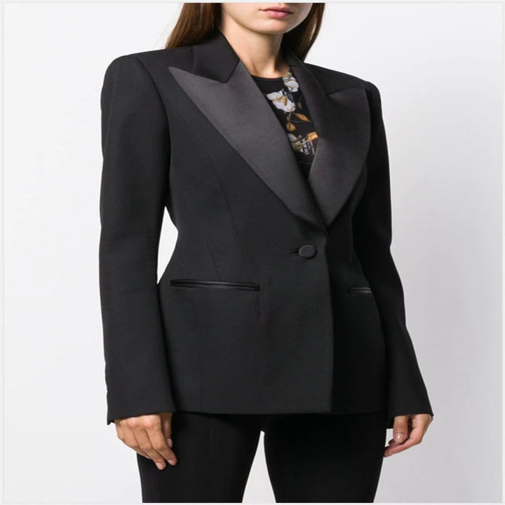 Damen Tailliertes Smoking-Blazerjackett mit Satin-Schalkragen und präzisem Tailoring Echoarchiv