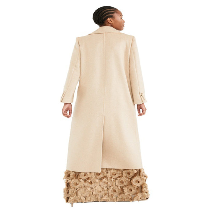 Damen Maxikleid mit dreidimensionaler Rosettenstruktur und feinem Ledergürtel Echoarchiv