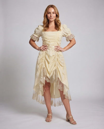 Damenkleid mit Rüschen und Spitzenbesatz Echo Archiv