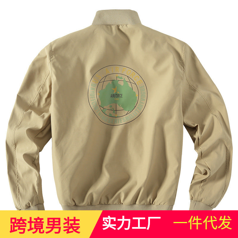 Herren Militärinspirierte Bomberjacke mit Aufnähern, Stehkragen & Reißverschluss Echoarchiv