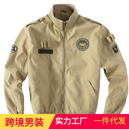 Herren Militärinspirierte Bomberjacke mit Aufnähern, Stehkragen & Reißverschluss Echoarchiv