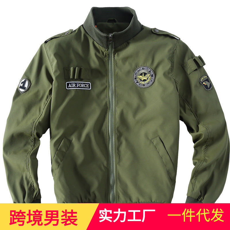 Herren Militärinspirierte Bomberjacke mit Aufnähern, Stehkragen & Reißverschluss Echoarchiv