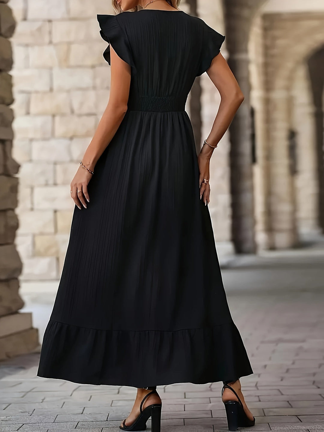 V-Ausschnitt Rüschenkleid mit Kurzen Ärmeln für Frauen – Lunéa