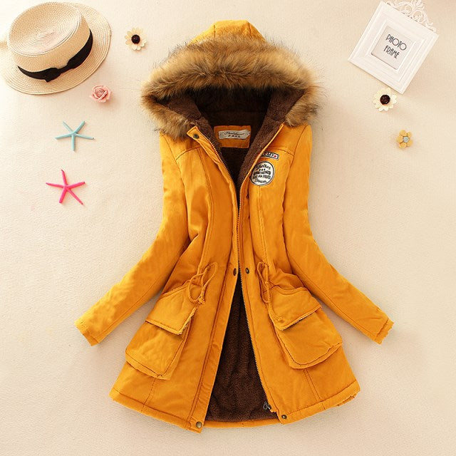 Damen Winterparka mit kuscheligem Teddyfutter, tailliertem Kordelzug und abnehmbarer Kapuze – Avérine