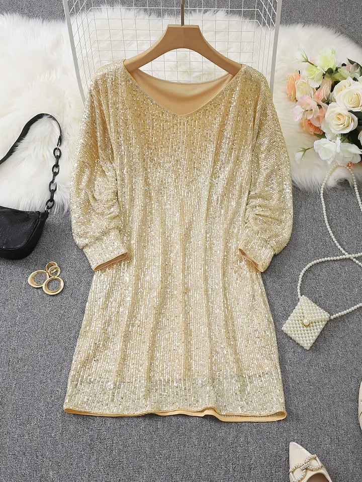 Glanzendes Minikleid mit einem Schulter