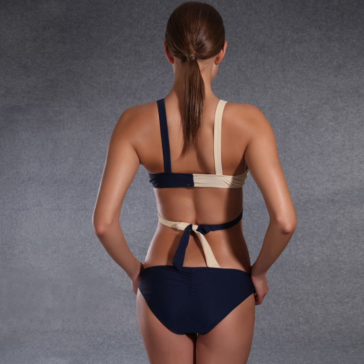 Damen Bikini mit asymmetrischem Design und tiefem Ausschnitt Echo Archiv