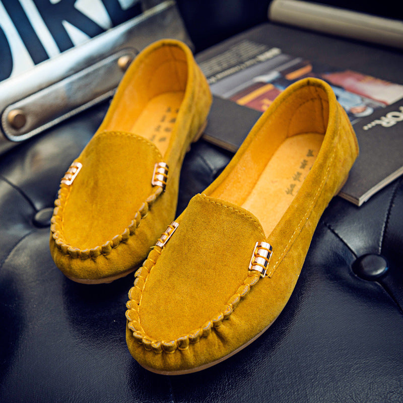 Damen Veloursleder-Mokassin mit profiliertem Gummisohlen-Design und Ziernaht – Lioré