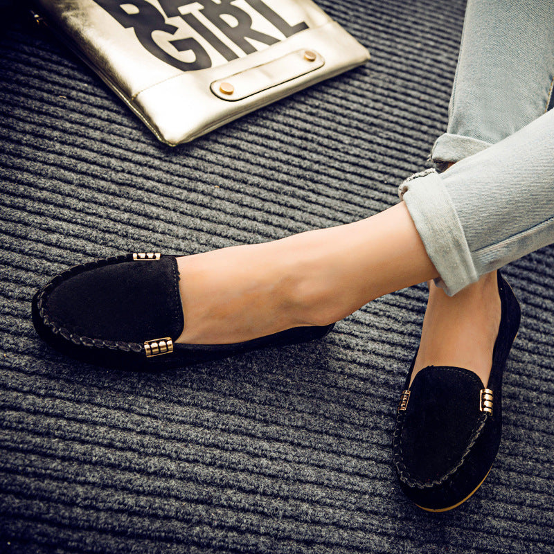 Damen Veloursleder-Mokassin mit profiliertem Gummisohlen-Design und Ziernaht – Lioré